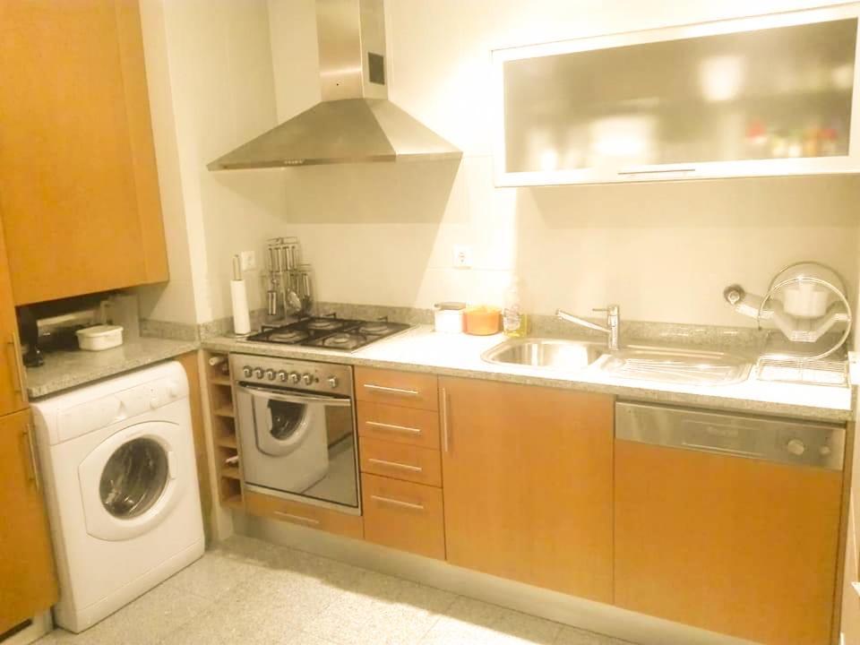 Beach Front Apartment - With Swimming Pool, Barbecue And Tennis Court! Viana do Castelo Eksteriør billede